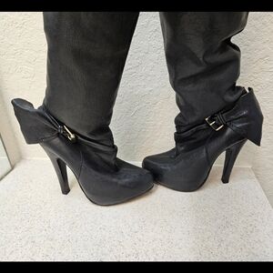 Beautiful Elegant Black Leather Boots-Size 7